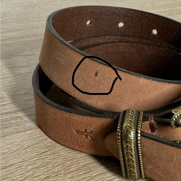 Frye Light Brown Leather Women Sz S Boho Western Brass Buckle Embossed Logo Belt